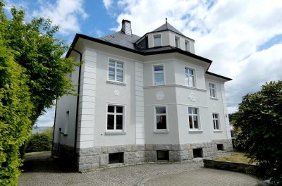 Traumhaft! Stattliche Fabrikantenvilla (ca. 280 m² WFL) auf großem Grundstück (1.351 m²) in Grünhain