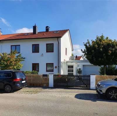 Doppelhaushälfte mit Charme – kernsaniert - mit Pool