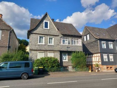 Altes Haus mit großem Garten und Garage in Wetter (Hessen)