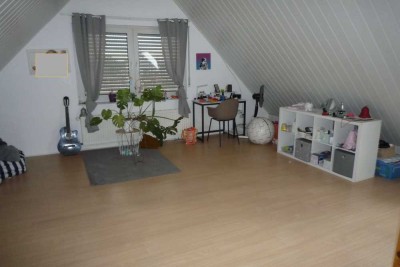 Weiterstadt-Kernstadt! **Schicke 3 Zimmer-Dachgeschoss-Maisonettewohnung mit tollen Ausblick**