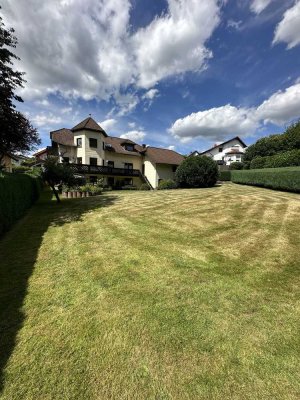 Helle 4ZKB Wohnung mit Balkon, Carport & Stellplatz