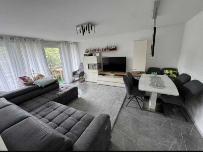 Exklusive, vollständig renovierte 2-Zimmer-Wohnung mit Balkon und Einbauküche in Stuttgart