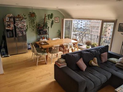 Helle 3,5-Zimmer Dachgeschosswohnung mit Balkon in Pforzheim Weststadt