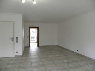 Große und helle Stadtwohnung in Traumlage am bunten Garten