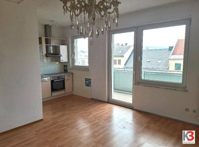 K3 - Gelegenheit: 2 ZIMMER WOHNUNG MIT POTENTIAL.Große Loggia. Ideal auch für eine Vermietung. Sehr gute Lage.