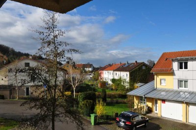 Lichtdurchflutete 3-Zimmer Wohnung mit schöner Aussicht in zentraler Lage