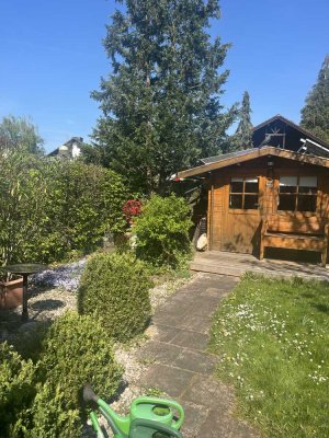 +GILCHING+ Sonderpreis durch Wohnrecht: 3-Zimmer auf 2 Etagen+Süd-Garten, Gartenhaus, TG-Stellplatz