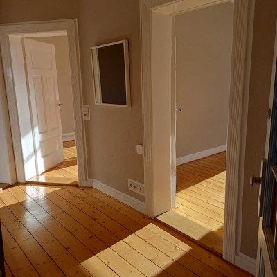 Helle, ruhige 2-Zimmer-Wohnung mit Südbalkon, Einbauküche & Gartenmitnutzung