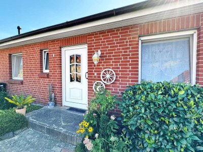 Bungalow mit kompaktem Garten, Garage und Schwimmteich