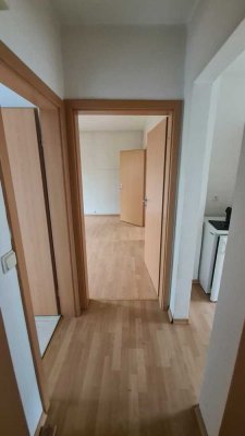 Renovierungsbedürftige 2-Zimmer-Etagenwohnung in der Glücksburger Straße