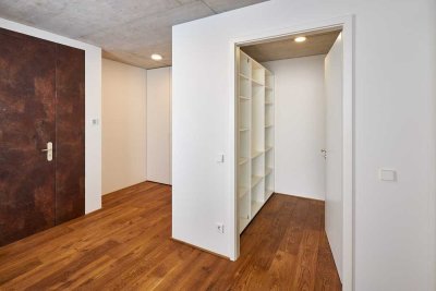 Exklusive teilmöblierte 2,5-Zimmer-Wohnung 68,82 m² mit Einbauküche und Loggia