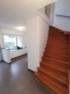 Haus mit großem Garten: 150m² Wohnfläche mit Garage, Garten, Balkon, Terrasse in Südhanglage