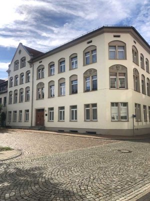 Ansprechende helle 2-Zimmer-Wohnung in Groitzsch am Marktplatz