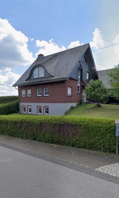 Freistehendes Einfamilienhaus mit großzügigem Grundstück in Hontheim
