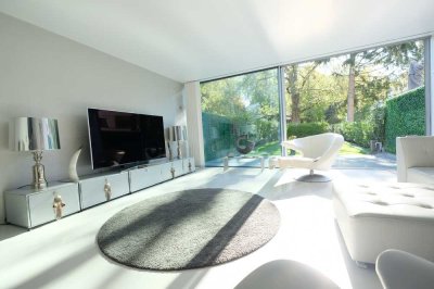 DESIGN TOWNHOUSE AM HAGENPLATZ + EINZIGARTIGES INTERIOR + POOL + GARAGE + RUHIG GELEGEN + VON PRIVAT