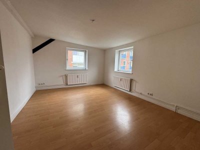 Charmante 2-Zimmer-Dachgeschosswohnung in ruhiger Innenhoflage