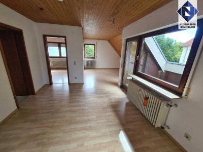 Helle 2,5-Zimmer-Dachgeschosswohnung mit Loggia in 3-Familienhaus, Nähe S-Bahn – PROVISIONSFREI