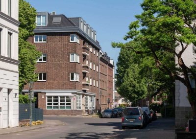 Df.-Ober-/Niederkassel: Schöne 2 1/2-Raum-Wohnung in restauriertem Altbau