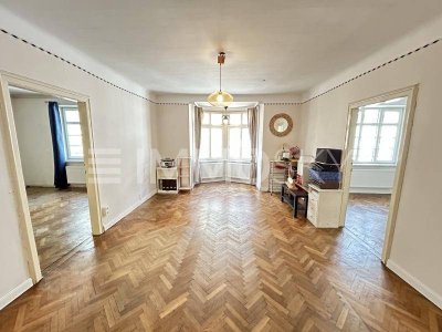Stilvolle 4-Zimmer-Altbauwohnung mit Balkon