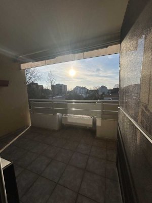 Exklusive, gepflegte 2-Raum-Wohnung mit Einbauküche in Königsbrunn