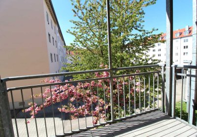 *Provisionsfrei* - Sanierte 2-Zimmer-Wohnung in Altstadtnähe