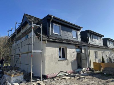 Erstbezug im Neubau. Haus zur miete. Energieeffizient. am Waldrand mit großem 1.500 m² Garten