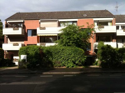 Bonn: Schöne 2-Raum-Wohnung mit EBK und Balkon, Hochparterre, Nähe Rheinaue