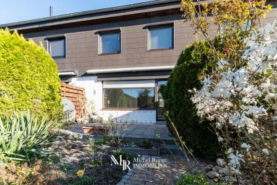 Ruhig gelegenes Reihenhaus mit vier Zimmern, kleinem Garten und Garage in guter Lage