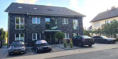 Geschmackvolle, neuwertige 3-Zimmer-EG-Wohnung mit lux. Innenausstattung mit  grosser Terrasse