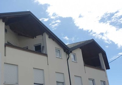Schöne 4-Zimmer-Dachgeschosswohnung mit Balkon und EBK in Wertingen