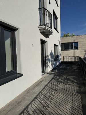 Erstbezug nach Sanierung; gr. Balkon: Großzü. 3,5-Zimmer-Wohnung mit geh. Ausstattung in Bremerhaven