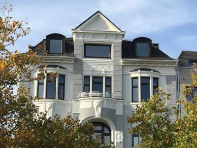 Exklusive Wohnung mit Schlossgartenblick: Wohnen auf höchstem Niveau im Herzen Kiels