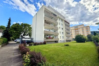Helle 2-Zimmer-Wohnung mit Aufzug, Stellplatz, Einbauküche, Loggia in attraktiver Lage von Gernsbach
