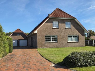 Großes Wohnhaus mit ausreichend Platz auch für die große Familie! Freier Blick auf umliegende Wiesen