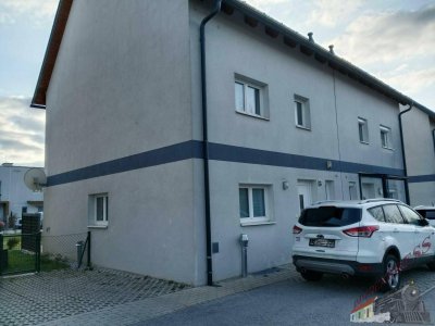 Stilvolle Doppelhaushälfte mit kleinem Garten und 2 PKW-Stellplätzen in Traiskirchen wartet auf nette Familie!