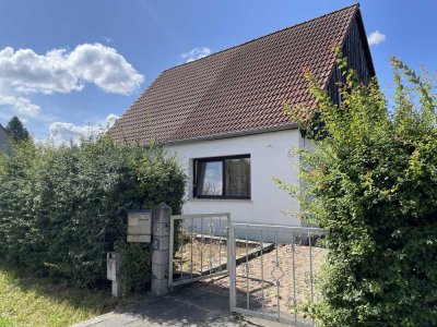 Doppelhaushälfte mit großem Potenzial auf schönem Grundstück -Erbbaurecht!
