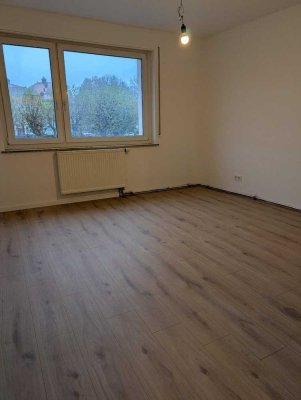 MODERNISIERTE 3-ZIMMER-WOHNUNG MIT BALKON UND EINBAUKÜCHE