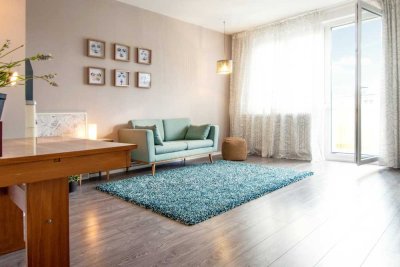 Sonnige, ruhige 2,5-Zimmer-Wohnung mit Balkon und Ausblick im Grünen in Britz (Neukölln)