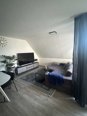 Möblierte 2-Zi-Wohnung, Loggia & Burgblick