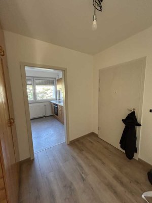 Helle 2-Zimmer-Wohnung mit Balkon und Einbauküche in Kümmersbruck