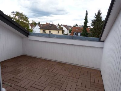 MAINTAL-DÖRNIGHEIM " Renovierte 2 Zimmer DG Wohnung mit Loggia"