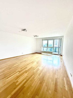 3 Zimmer - Balkon - PKW-Stellplatz in Frankfurt Sachsenhausen