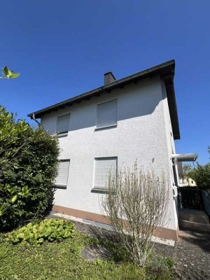 Freistehendes Einfamilienhaus mit Garten in Bonn-Niederholtorf
