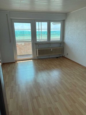 3-Zimmer-Wohnung mit Fernblick, Balkon und Einbauküche in Rielasingen-Worblingen