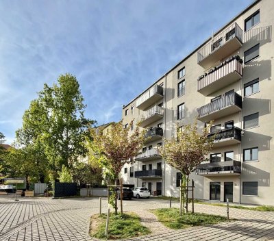 Neuwertige 3,5-Zimmer-Wohnung mit 2 Balkonen, Aufzug und TG-Stellplatz in zentraler Lage