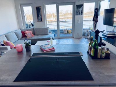 Stilvolle 4-Raum-Loft-Wohnung mit Blick auf die Marina