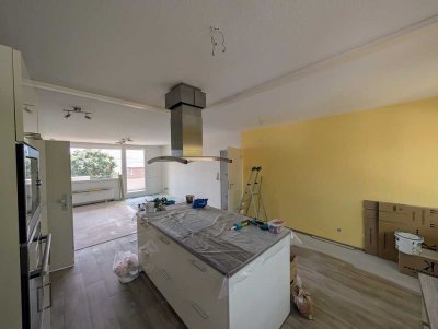 Vechelde Zentrum: Frisch renovierte 3-Zi-Wohnung (73m² Wfl.), Balkon, Stellplatz