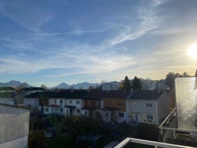 Modernisierte 2,5-Zimmerwohnung mit Südostbalkon, Garage und Einbauküche