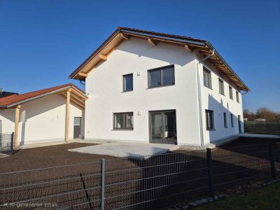 Neubau Doppelhaushälfte mit Garage und Garten