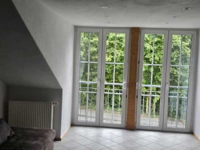 Attraktive und sanierte 2,5-Raum-DG-Wohnung in Mainbernheim